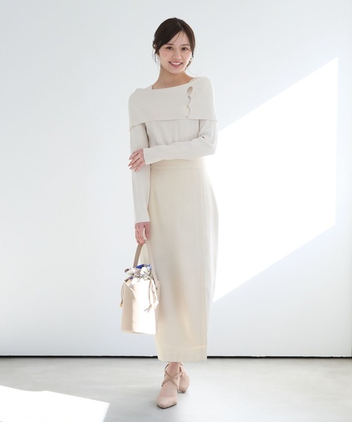 Andemiu(アンデミュウ)の「リブボタンオフショルニット324427(ニット/セーター・レディース・ホワイト/ブラック/グレー/ライトイエロー・FREE)」の11枚目の写真