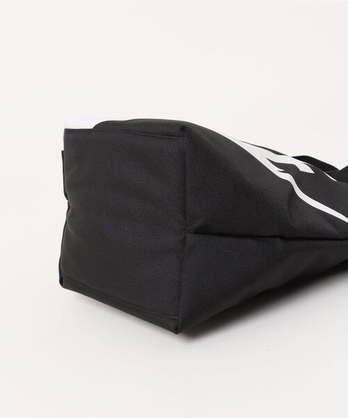 NIKE（ナイキ）の「《NIKEアパレル》NAN FUTURA FUEL TOTE（トートバッグ・メンズ・ブラック系その他/ブラック×ホワイト・フリー）」の4枚目の写真