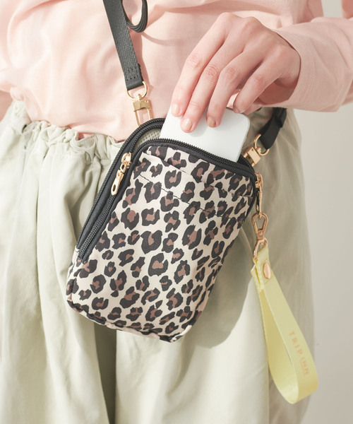 cross marche（クロスマルシェ）の「【TRIP.INN】6ポケットふかふかスマホマルチショルダーバッグ（ショルダーバッグ・レディース・ベージュ/ブラック/グレー/その他2/その他1/レオパード・FREE）」の17枚目の写真