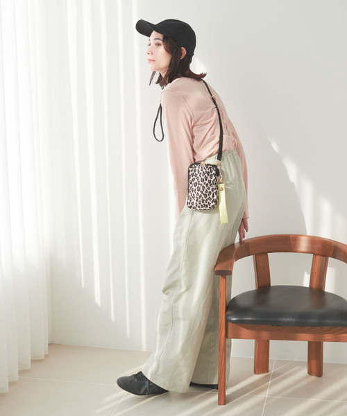 cross marche（クロスマルシェ）の「【TRIP.INN】6ポケットふかふかスマホマルチショルダーバッグ（ショルダーバッグ・レディース・ベージュ/ブラック/グレー/その他2/その他1/レオパード・FREE）」の20枚目の写真