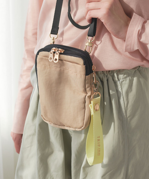 cross marche（クロスマルシェ）の「【TRIP.INN】6ポケットふかふかスマホマルチショルダーバッグ（ショルダーバッグ・レディース・ベージュ/ブラック/グレー/その他2/その他1/レオパード・FREE）」の21枚目の写真