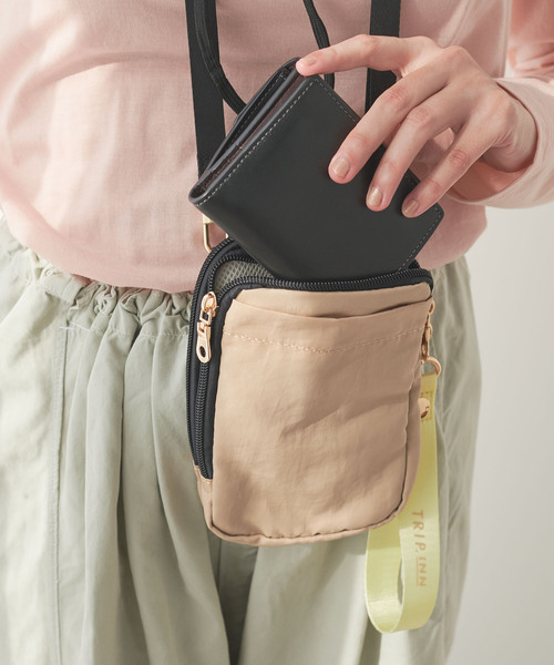 cross marche（クロスマルシェ）の「【TRIP.INN】6ポケットふかふかスマホマルチショルダーバッグ（ショルダーバッグ・レディース・ベージュ/ブラック/グレー/その他2/その他1/レオパード・FREE）」の22枚目の写真