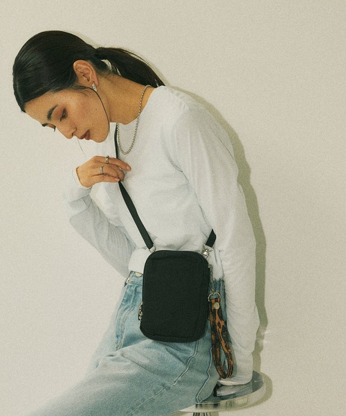 TRIP.INN】6ポケットふかふかスマホマルチショルダーバッグ