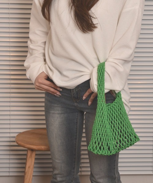 Mayree(メイリー)の「【float】かぎ針網み ミニ ハンドバッグ【9色展開】(ハンドバッグ・レディース・マスタード/グリーン/ブルー/イエロー/ピンク/パープル/ベージュ/ホワイト/ブラック・FREE)」の4枚目の写真