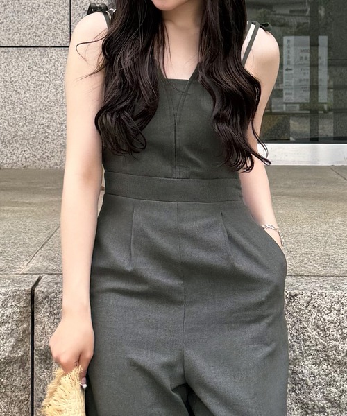 JUNOAH（ジュノア）の「リネン混ショルダーリボンデザインオールインワン（つなぎ/オールインワン・レディース・アイボリー/チャコール/ブラック・LARGE/MEDIUM/SMALL）」の3枚目の写真