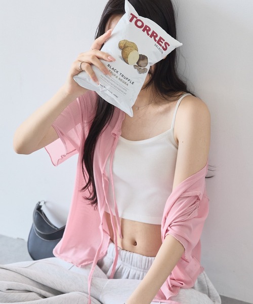 MONO-MART(モノマート)の「アウトリンキング2WAYシアー半袖カーディガン(カーディガン/ボレロ・レディース・ピンク/アイボリー/ブラック/チャコールグレー/グレイッシュブルー・FREE)」の5枚目の写真