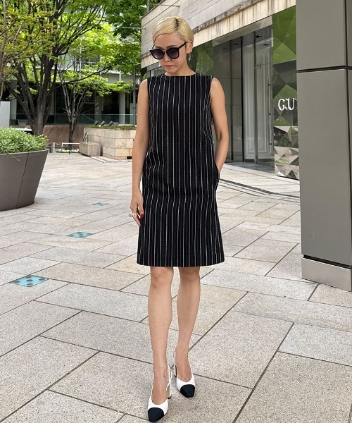 JENNE(ジェンヌ)の「ピンストライプワンピース(ワンピース・レディース・ブラック/ホワイト・SMALL/MEDIUM/LARGE)」の2枚目の写真