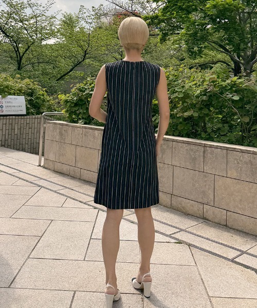 JENNE(ジェンヌ)の「ピンストライプワンピース(ワンピース・レディース・ブラック/ホワイト・SMALL/MEDIUM/LARGE)」の7枚目の写真
