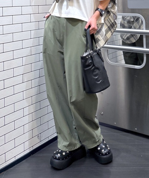 RODEO CROWNS WIDE BOWL（ロデオクラウンズワイドボウル）の「WIDE FRASCO パンツ（その他パンツ・レディース・ブラック/グレー/カーキ/ミント・FREE）」の3枚目の写真