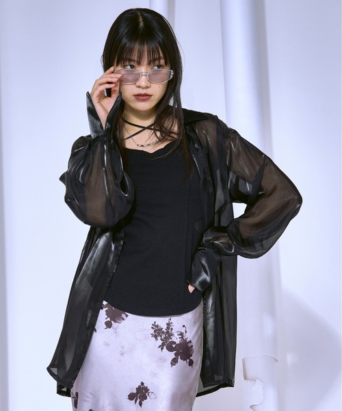 Ezick（エジック）の「Waist　tuck　design　光沢シアーシャツ（シャツ/ブラウス・レディース・オフホワイト/ブラック・FREE）」の9枚目の写真