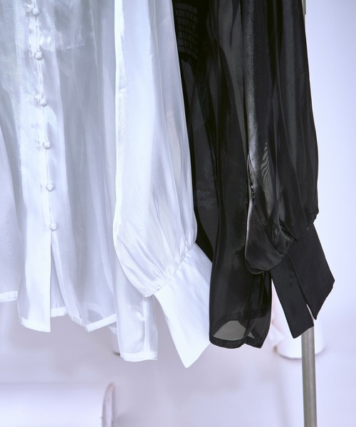 Ezick（エジック）の「Waist　tuck　design　光沢シアーシャツ（シャツ/ブラウス・レディース・オフホワイト/ブラック・FREE）」の6枚目の写真