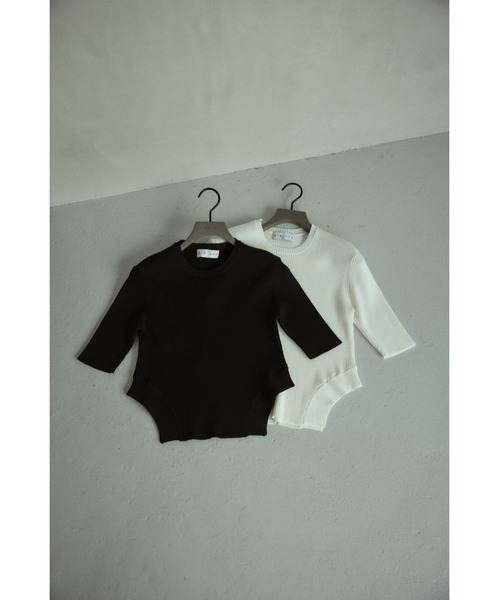 RIM.ARK(リムアーク)の「Round hem knit tops ラウンドヘムニットトップス(ニット/セーター・レディース・ホワイト/ブラウン/ブラック・36/38)」の4枚目の写真
