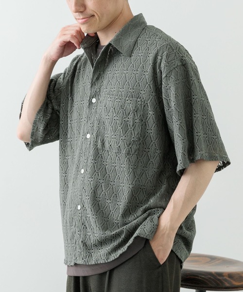 ITEMS URBANRESEARCH（アイテムズ アーバンリサーチ）の「レギュラーカラーレース半袖シャツ（シャツ/ブラウス・メンズ・オフホワイト/ブラック/グリーン系その他・MEDIUM/LARGE）」の3枚目の写真