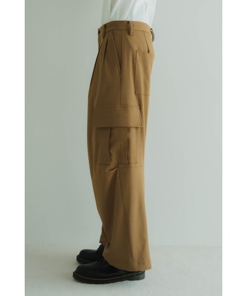 Knuth Marf（クヌースマーフ）の「two tuck cargo pants（その他パンツ・メンズ・キャメル/ブラック・FREE）」の3枚目の写真