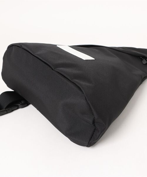 Manhattan Portage(マンハッタンポーテージ)の「OCULUS J BAG 300P CORDURA ECOSHEEN VOL.2(ボディバッグ/ウエストポーチ・レディース・ブラック・MEDIUM)」の15枚目の写真