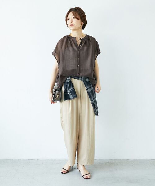 le.coeur blanc（ルクールブラン）の「《手洗い可能》シアーギャザーフレンチ2wayブラウス（シャツ/ブラウス・レディース・ダークグレー/ピンク/ブラウン・38）」の4枚目の写真