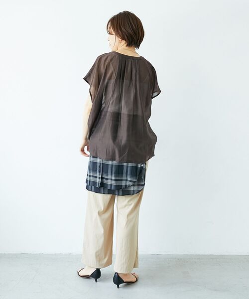 le.coeur blanc（ルクールブラン）の「《手洗い可能》シアーギャザーフレンチ2wayブラウス（シャツ/ブラウス・レディース・ダークグレー/ピンク/ブラウン・38）」の5枚目の写真