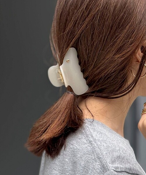 NOLLEY’S（ノーリーズ）の「【WEB STAFF守屋☆別注アイテム】カラークリップ（バレッタ/ヘアクリップ・レディース・ネイビー/サックスブルー/オフホワイト・FREE）」の10枚目の写真