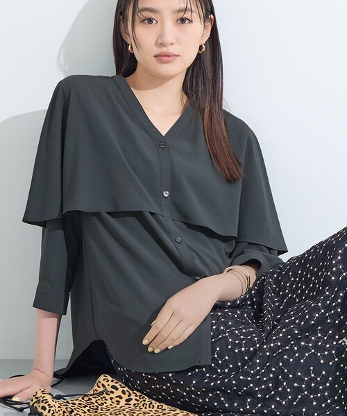 INDIVI（インディヴィ）の「【羽織りとしても活躍！】ケープカラーブラウス（シャツ/ブラウス・レディース・ホワイト/ブラウン系/ブラック/ダークグレー・38/34/19/15 /13/05/03）」の7枚目の写真