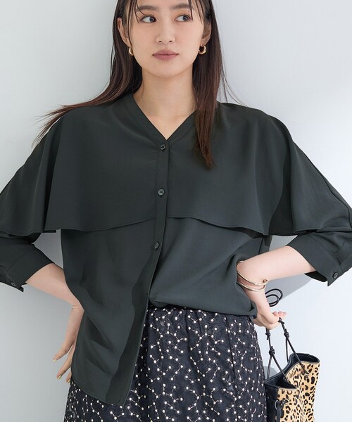 INDIVI（インディヴィ）の「【羽織りとしても活躍！】ケープカラーブラウス（シャツ/ブラウス・レディース・ホワイト/ブラウン系/ブラック/ダークグレー・38/34/19/15 /13/05/03）」の8枚目の写真