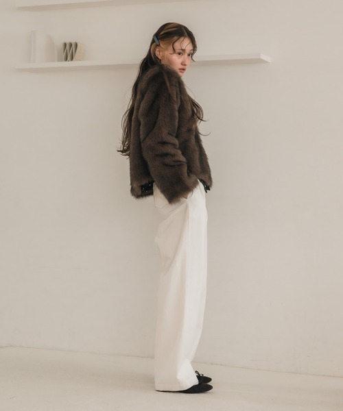 HEILIS（ヘイリス）の「ノーカラーフェイクファージャケット/ブラウン ベージュ ショートファー ボリューム ショートコート ショート丈 クロップド アウター ブルゾン 韓国 ガーリー カジュアル シンプル 秋服 秋コーデ 秋冬 冬服 冬アウター（ノーカラージャケット・レディース・ブラウン/アイボリー・FREE）」の9枚目の写真