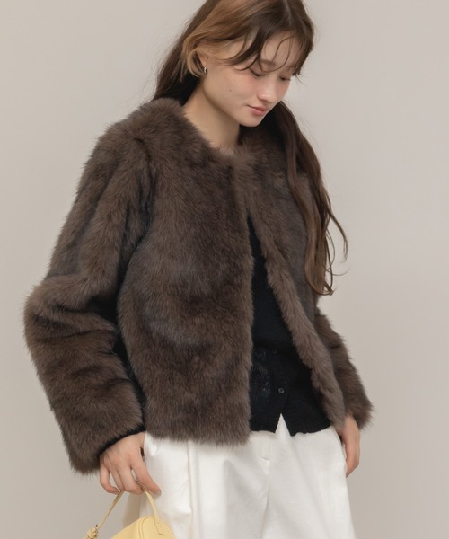 HEILIS（ヘイリス）の「ノーカラーフェイクファージャケット/ブラウン ベージュ ショートファー ボリューム ショートコート ショート丈 クロップド アウター ブルゾン 韓国 ガーリー カジュアル シンプル 秋服 秋コーデ 秋冬 冬服 冬アウター（ノーカラージャケット・レディース・ブラウン/アイボリー・FREE）」の12枚目の写真