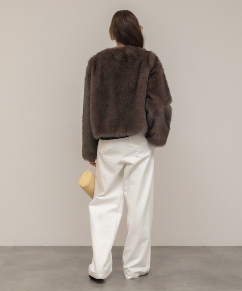 HEILIS（ヘイリス）の「ノーカラーフェイクファージャケット/ブラウン ベージュ ショートファー ボリューム ショートコート ショート丈 クロップド アウター ブルゾン 韓国 ガーリー カジュアル シンプル 秋服 秋コーデ 秋冬 冬服 冬アウター（ノーカラージャケット・レディース・ブラウン/アイボリー・FREE）」の17枚目の写真