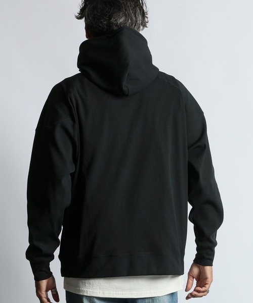 The DUFFER of ST.GEORGE（ザダファーオブセントジョージ）の「「AIR FLEX」SETUP HONEYCOMB PARKA：機能素材 「エアフレックス」セットアップ プルオーバーパーカー（パーカー・メンズ・ブラック/ネイビー・MEDIUM/SMALL/X-LARGE/LARGE）」の8枚目の写真