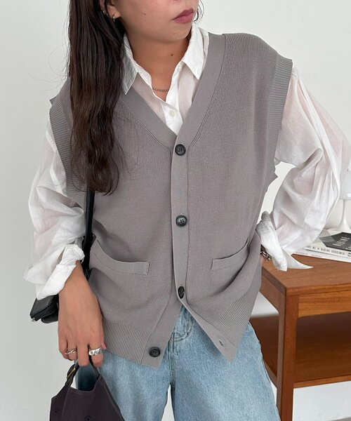 DISCOAT（ディスコート）の「【ユニセックス】Vネック片畦ニットジレ（ベスト・レディース・ブラウン/グレー/ブラック・FREE）」の3枚目の写真