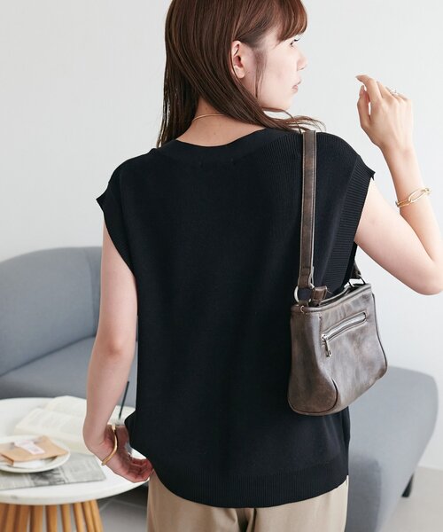 DISCOAT（ディスコート）の「【ユニセックス】Vネック片畦ニットジレ（ベスト・レディース・ブラウン/グレー/ブラック・FREE）」の22枚目の写真