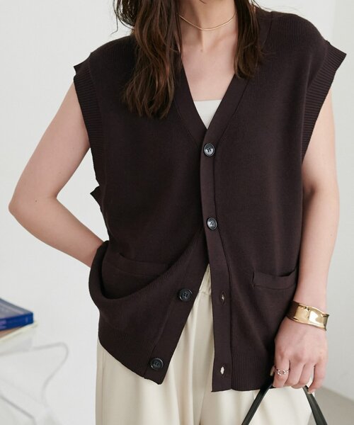 DISCOAT（ディスコート）の「【ユニセックス】Vネック片畦ニットジレ（ベスト・レディース・ブラウン/グレー/ブラック・FREE）」の8枚目の写真