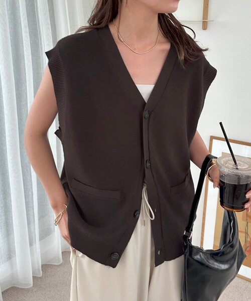 DISCOAT（ディスコート）の「【ユニセックス】Vネック片畦ニットジレ（ベスト・レディース・ブラウン/グレー/ブラック・FREE）」の9枚目の写真