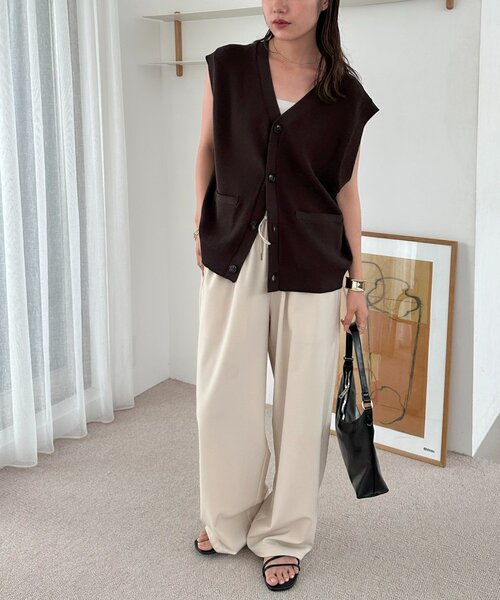 DISCOAT（ディスコート）の「【ユニセックス】Vネック片畦ニットジレ（ベスト・レディース・ブラウン/グレー/ブラック・FREE）」の13枚目の写真