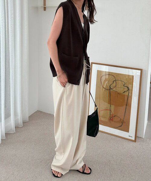 DISCOAT（ディスコート）の「【ユニセックス】Vネック片畦ニットジレ（ベスト・レディース・ブラウン/グレー/ブラック・FREE）」の14枚目の写真