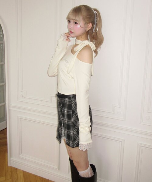 OLIVE des OLIVE(オリーブデオリーブ)の「【Belle Charme】ラインストーンロゴリボンT(Tシャツ/カットソー・レディース・ブラック/ベージュ/アイボリー・FREE)」の16枚目の写真