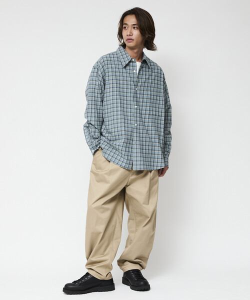 FREAK'S STORE(フリークスストア)の「限定展開 ワイドシルエット ツイル タックテーパード パンツ(チノパンツ・メンズ・ベージュ/ネイビー/ブラック/オリーブ/チャコールグレー・SMALL/MEDIUM/LARGE)」の11枚目の写真