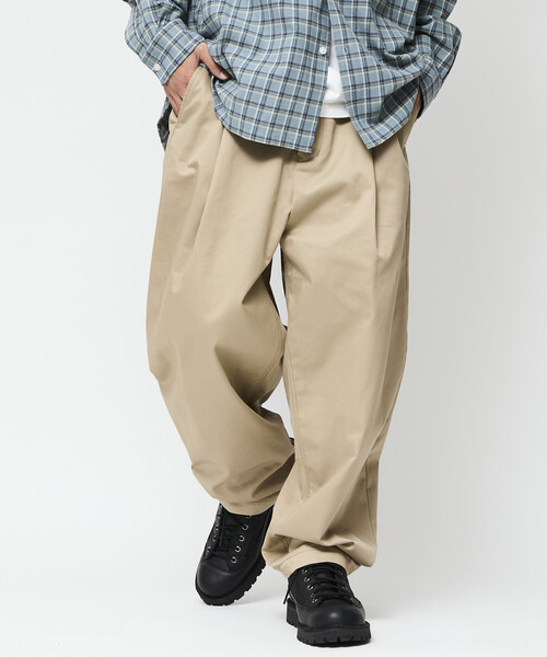 限定展開 ワイドシルエット ツイル タックテーパード パンツ