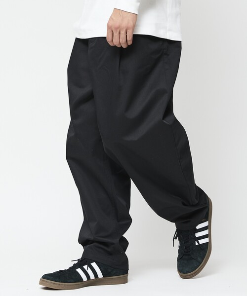 FREAK'S STORE(フリークスストア)の「限定展開 ワイドシルエット ツイル タックテーパード パンツ(チノパンツ・メンズ・ベージュ/ネイビー/ブラック/オリーブ/チャコールグレー・SMALL/MEDIUM/LARGE)」の6枚目の写真