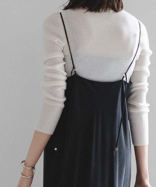 Noble（ノーブル）の「《追加》ワイドVネックフィブリルキャミワンピース2（ワンピース・レディース・ブラック/カーキ・38/36）」の12枚目の写真