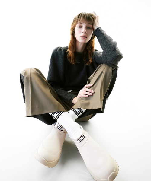 HUNTER（ハンター）の「【HUNTER for ADAM ET ROPE'】別注 TRAVEL FLOW SUEDE TRAINER（スニーカー・レディース・ブラック/クリーム・23/28/27/26/25/24）」の4枚目の写真