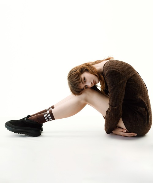 HUNTER（ハンター）の「【HUNTER for ADAM ET ROPE'】別注 TRAVEL FLOW SUEDE TRAINER（スニーカー・レディース・ブラック/クリーム・23/28/27/26/25/24）」の7枚目の写真