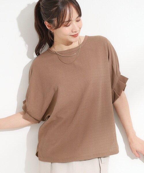 SHOO・LA・RUE（シューラルー）の「【洗える】お袖のタックがアクセント インせず着られる さらさらドルマントップス（Tシャツ/カットソー・レディース・グリーン系/ボルドー/ブラック/ブラウン系・02/03/04/01）」の2枚目の写真