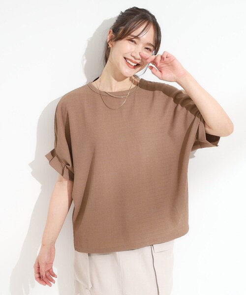 SHOO・LA・RUE（シューラルー）の「【洗える】お袖のタックがアクセント インせず着られる さらさらドルマントップス（Tシャツ/カットソー・レディース・グリーン系/ボルドー/ブラック/ブラウン系・02/03/04/01）」の5枚目の写真