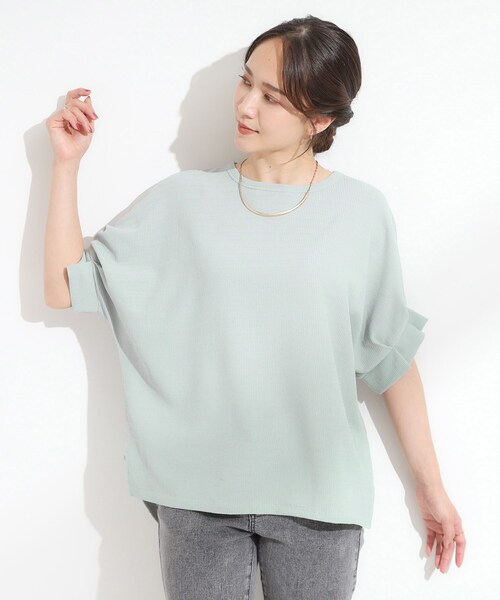 SHOO・LA・RUE（シューラルー）の「【洗える】お袖のタックがアクセント インせず着られる さらさらドルマントップス（Tシャツ/カットソー・レディース・グリーン系/ボルドー/ブラック/ブラウン系・02/03/04/01）」の9枚目の写真