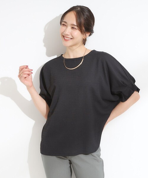 SHOO・LA・RUE（シューラルー）の「【洗える】お袖のタックがアクセント インせず着られる さらさらドルマントップス（Tシャツ/カットソー・レディース・グリーン系/ボルドー/ブラック/ブラウン系・02/03/04/01）」の13枚目の写真