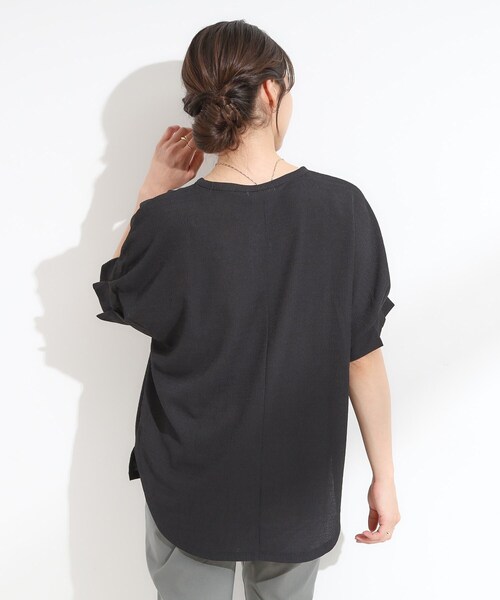 SHOO・LA・RUE（シューラルー）の「【洗える】お袖のタックがアクセント インせず着られる さらさらドルマントップス（Tシャツ/カットソー・レディース・グリーン系/ボルドー/ブラック/ブラウン系・02/03/04/01）」の14枚目の写真