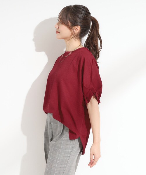 SHOO・LA・RUE（シューラルー）の「【洗える】お袖のタックがアクセント インせず着られる さらさらドルマントップス（Tシャツ/カットソー・レディース・グリーン系/ボルドー/ブラック/ブラウン系・02/03/04/01）」の18枚目の写真