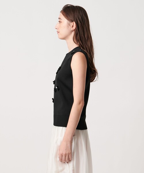 UNITED ARROWS（ユナイテッドアローズ）の「スパンコール 3D フラワー ベスト（ニット/セーター・レディース・ブラック/ホワイト・FREE）」の12枚目の写真