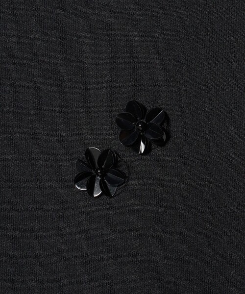 UNITED ARROWS（ユナイテッドアローズ）の「スパンコール 3D フラワー ベスト（ニット/セーター・レディース・ブラック/ホワイト・FREE）」の6枚目の写真