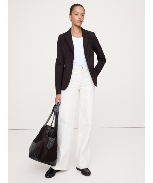 Banana Republic(バナナリパブリック)の「スリム エブリウェア ポンチブレザー(テーラードジャケット・レディース・ブラック/ダークブラウン・S/M/XS/L)」の2枚目の写真